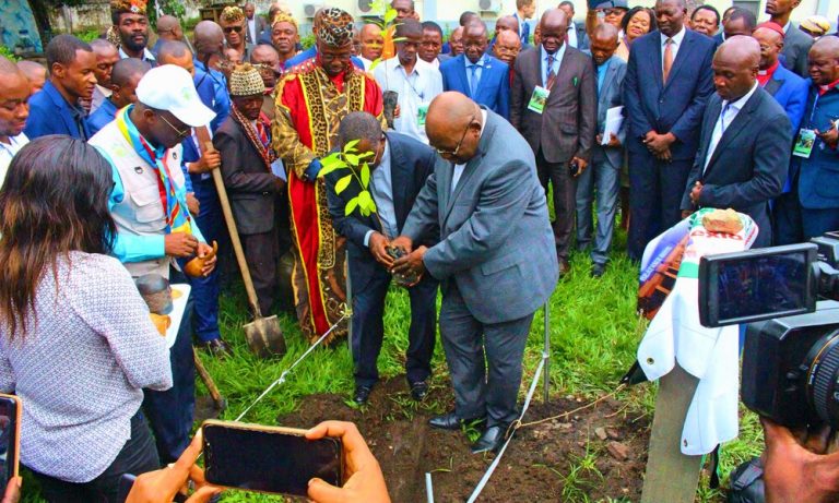 En République Démocratique du Congo, les Représentants Religieux S’engagent à Protéger les Forêts Tropicales en Reconnaissant les Territoires de Vie