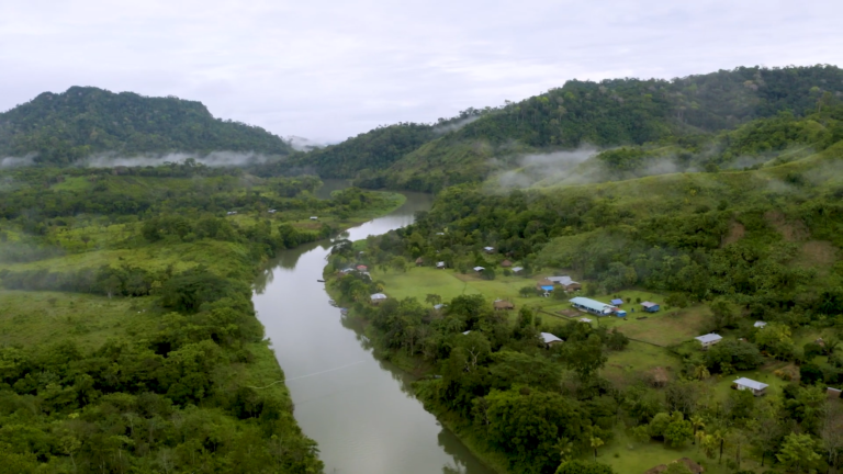 Documental “La situación en el territorio de vida Indígena Majé Emberá Drua en Panamá contada por la comunidad”